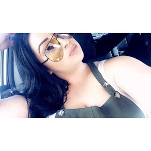 Meet your Posher, Yesenia